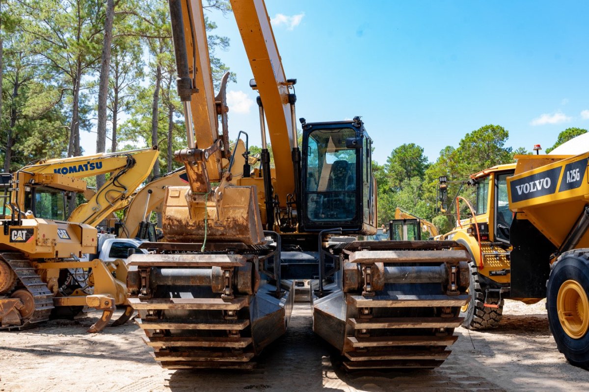 2016 Caterpillar Excavator with Amphibious Undercarriage and Long Reach - 4,234 hours - EIK Solutions