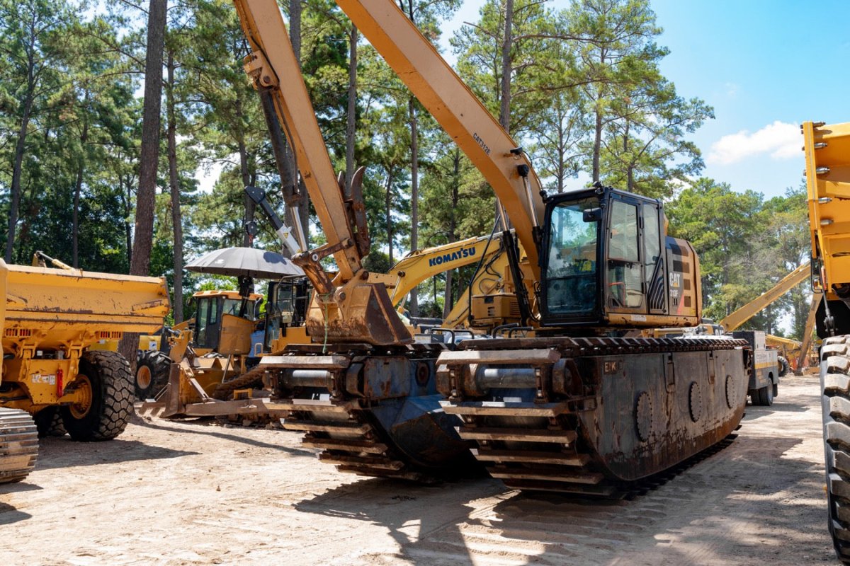 2016 Caterpillar Excavator with Amphibious Undercarriage and Long Reach - 4,234 hours - EIK Solutions