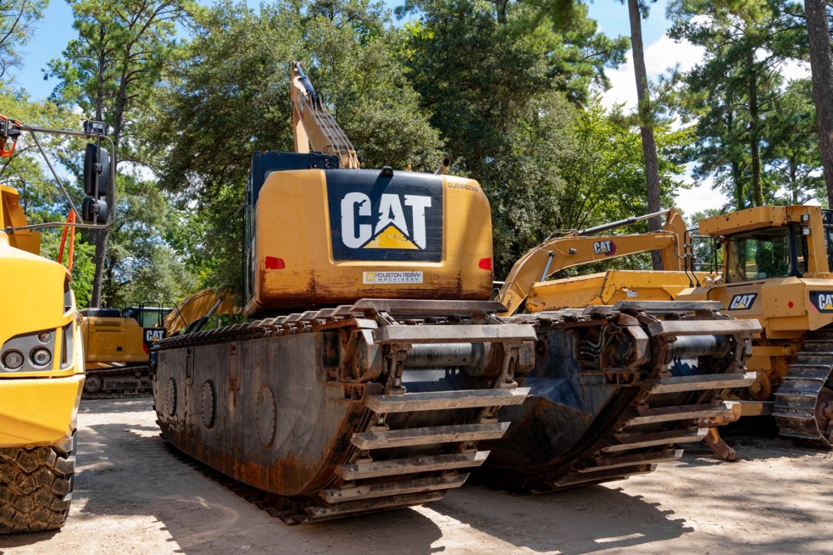 2016 Caterpillar Excavator with Amphibious Undercarriage and Long Reach - 4,234 hours - EIK Solutions