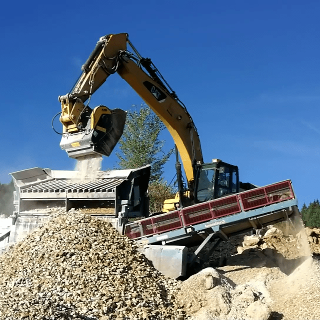 Bucket Crusher for excavator BF120.4 S4 - MB Crusher