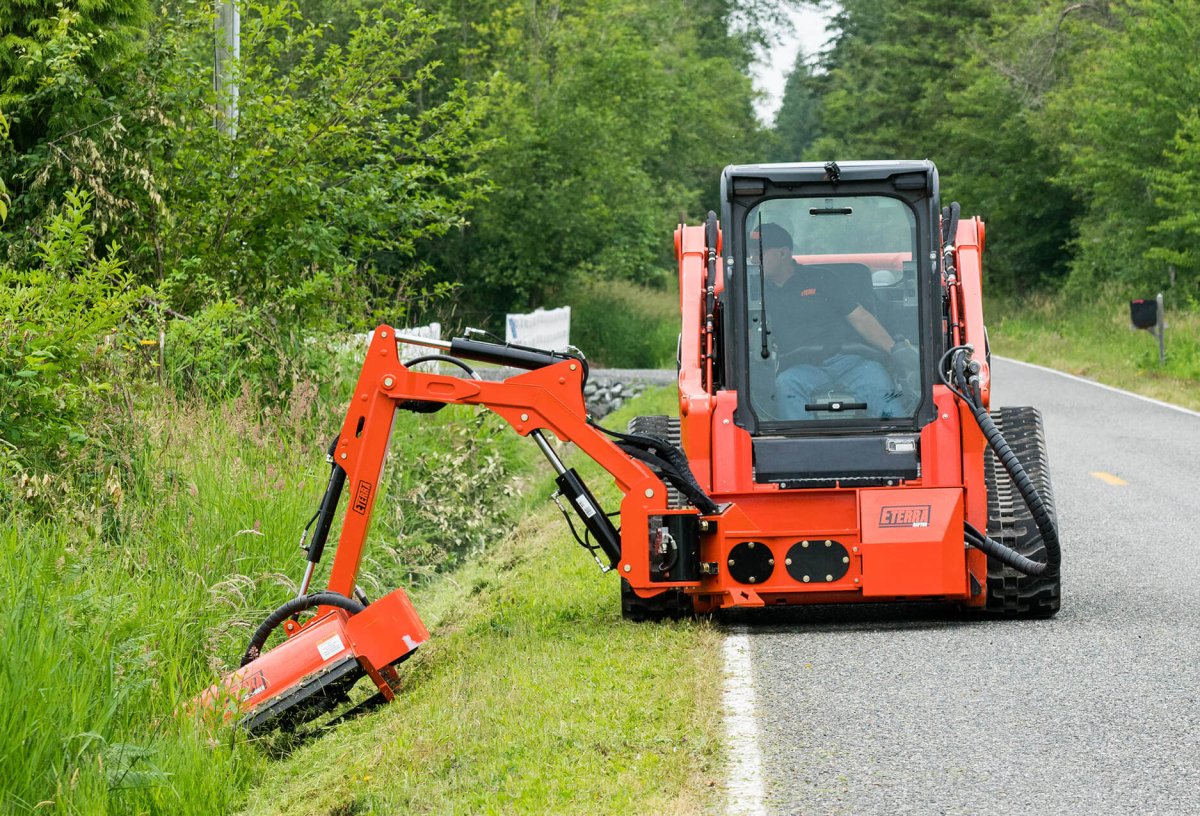 SIDEWINDER 36" MINI SKID STEER FLAIL MOWER ATTACHMENT - Eterra